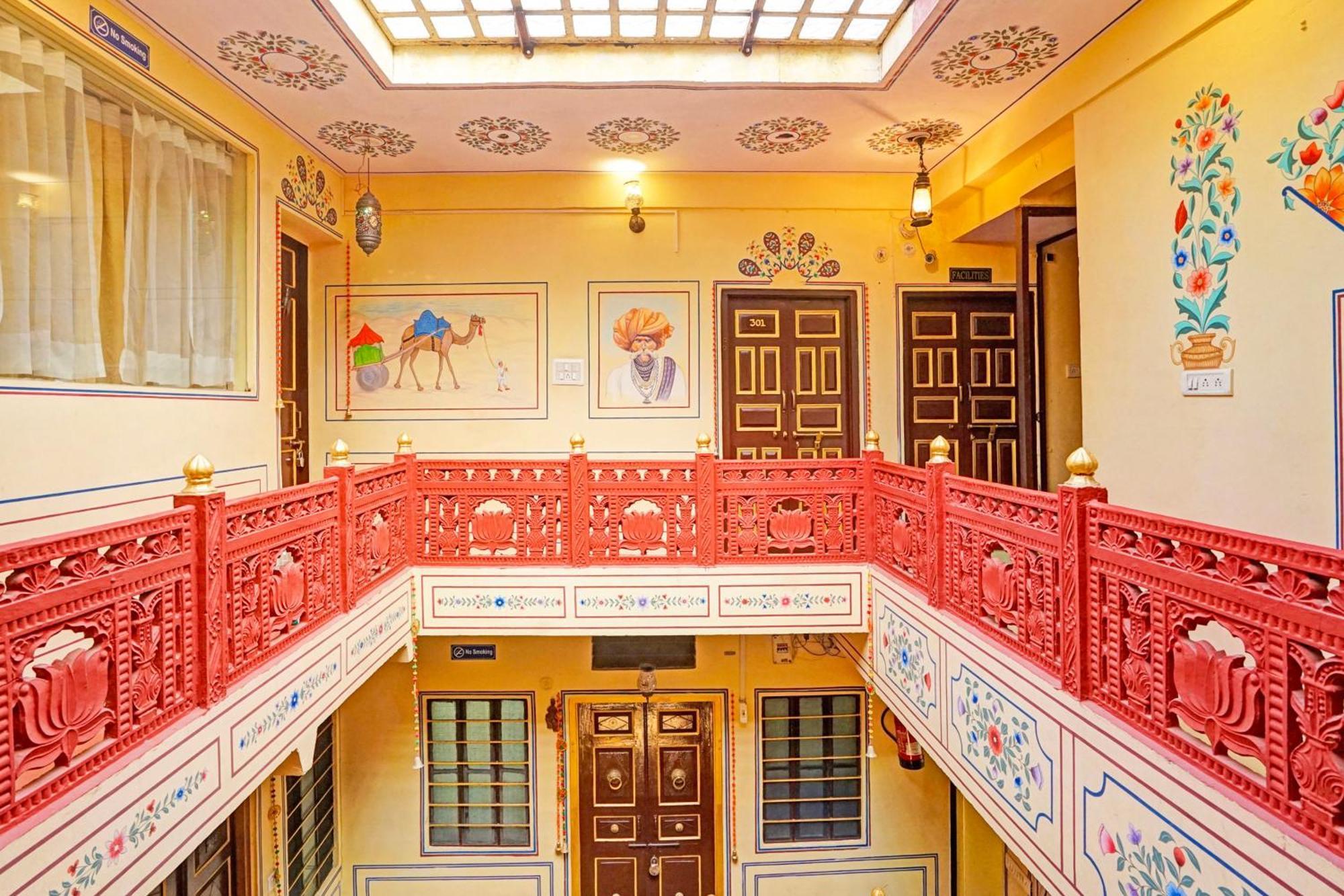 Отель Super Collection O Ramganj Near Hawa Mahal Джапур Экстерьер фото