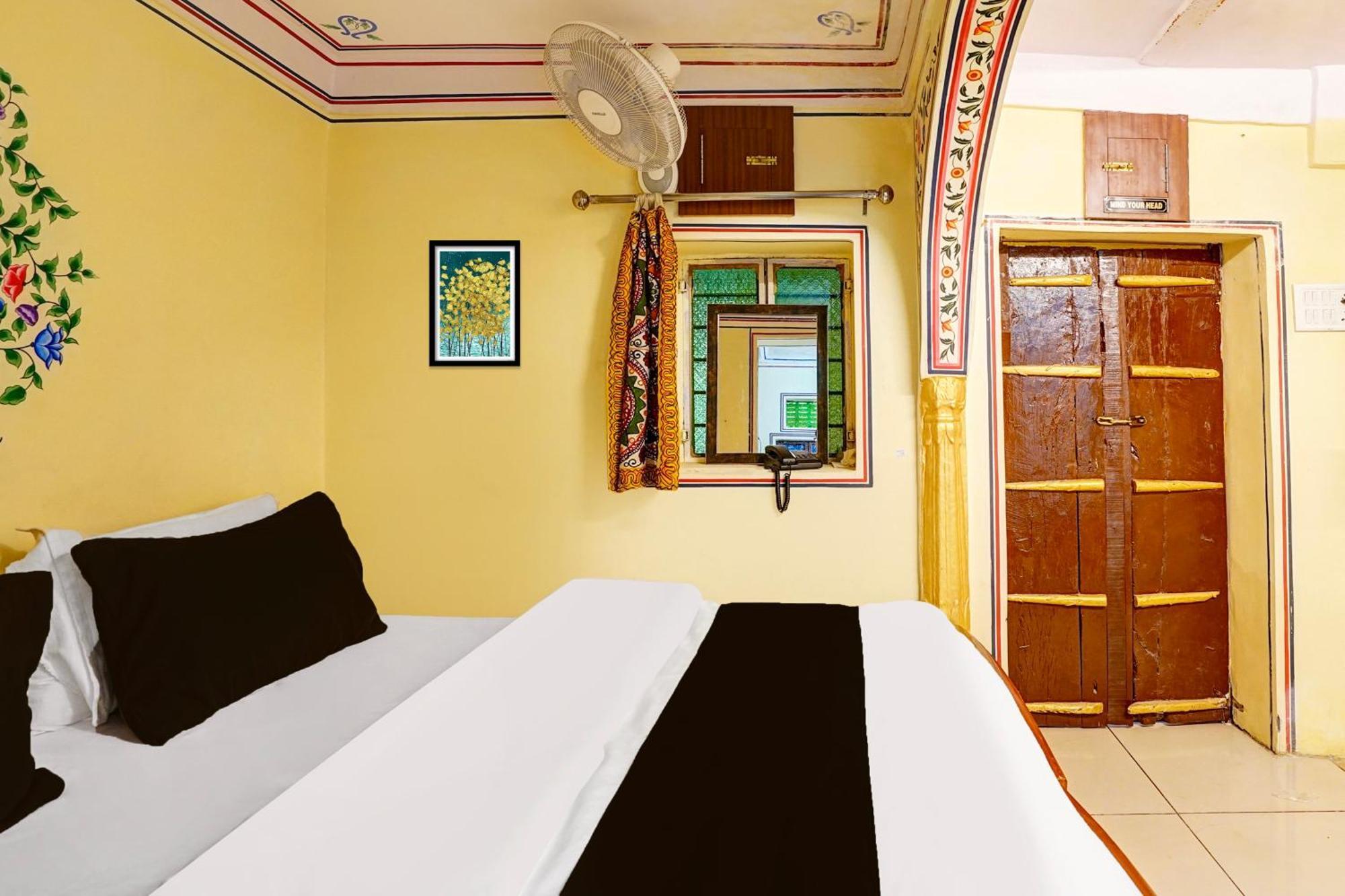 Отель Super Collection O Ramganj Near Hawa Mahal Джапур Экстерьер фото
